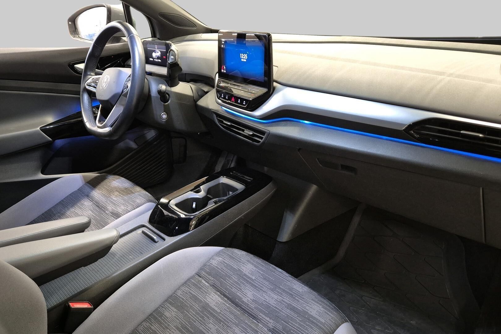 VOLKSWAGEN ID.4 iso kuva 4