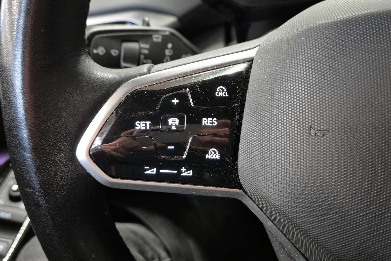 VOLKSWAGEN ID.4 iso kuva 7