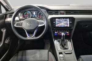 VOLKSWAGEN PASSAT esikatselu 1