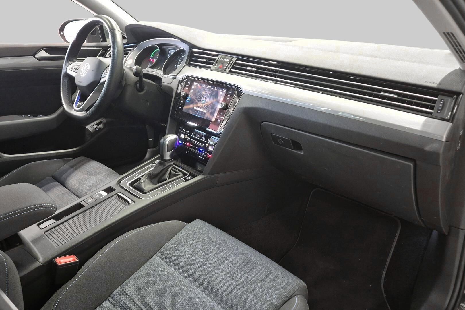 VOLKSWAGEN PASSAT iso kuva 4