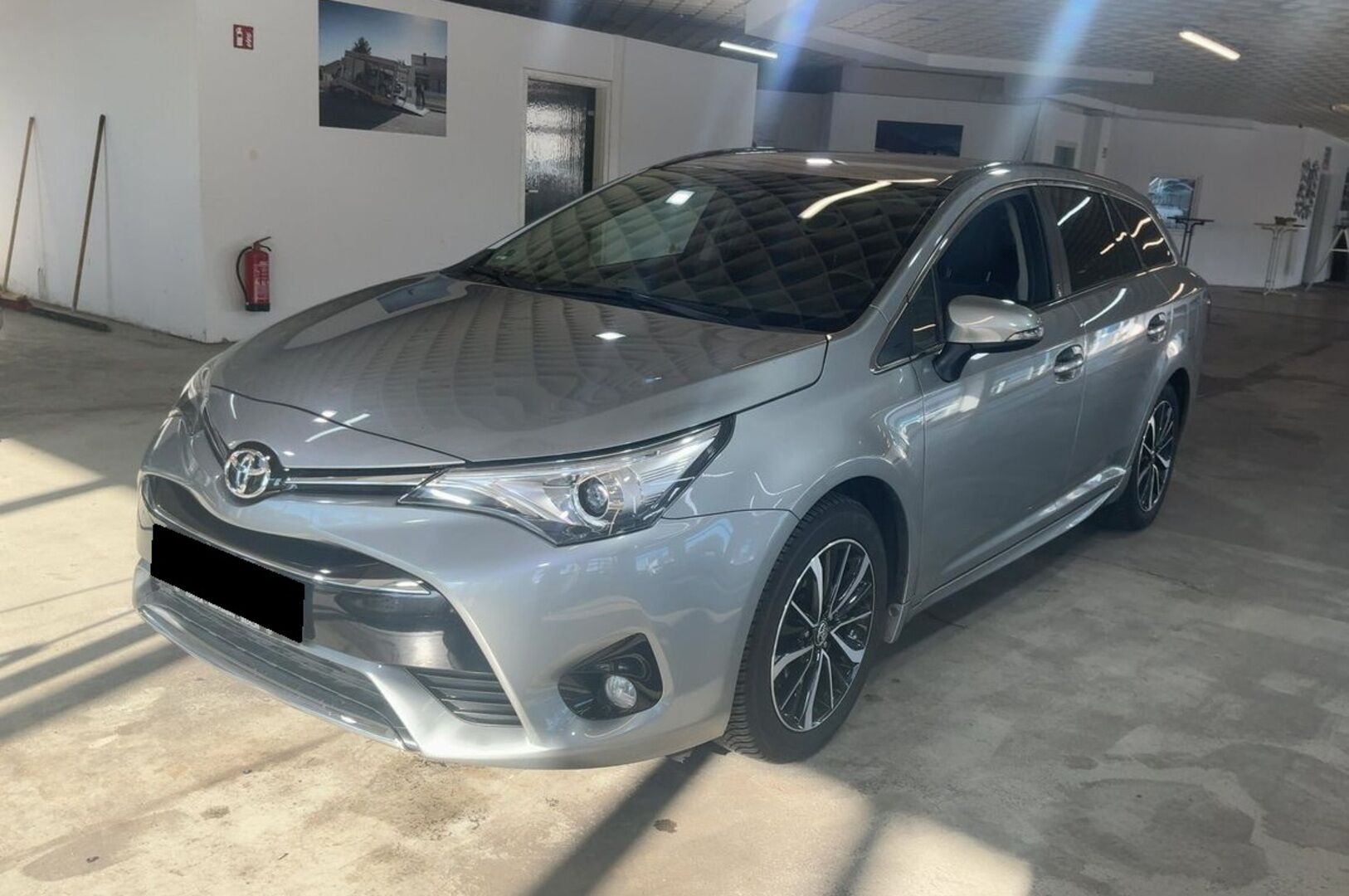 TOYOTA AVENSIS iso kuva 0