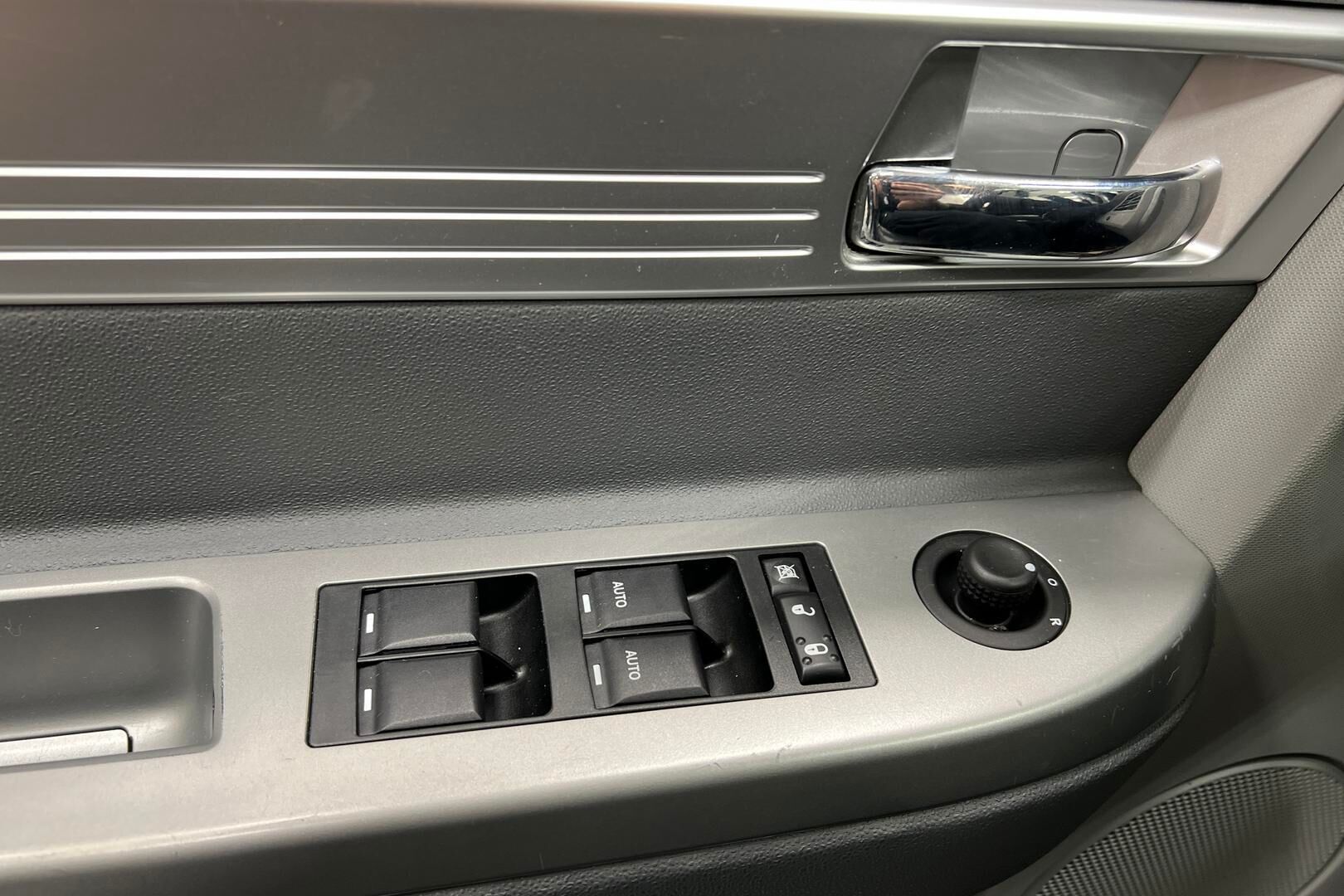 Chrysler Sebring iso kuva 24