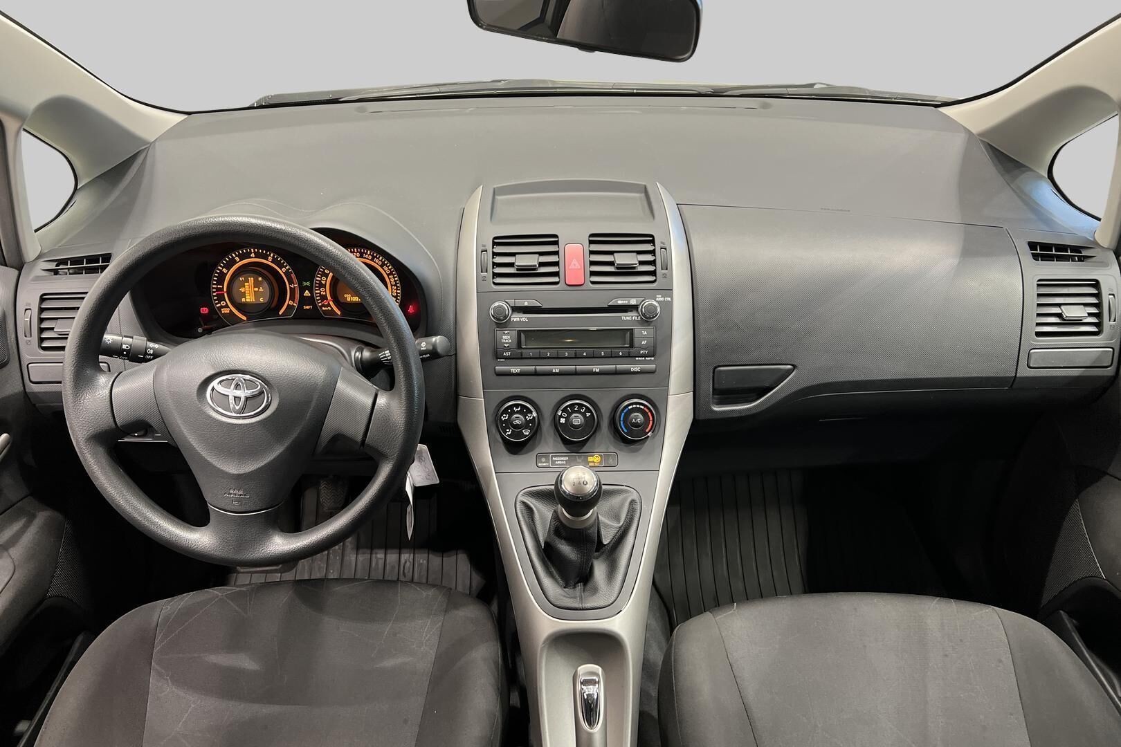 Toyota Auris iso kuva 11