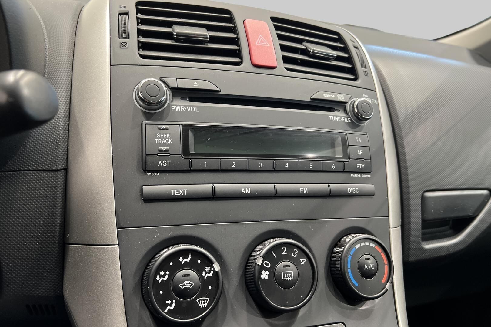 Toyota Auris iso kuva 15