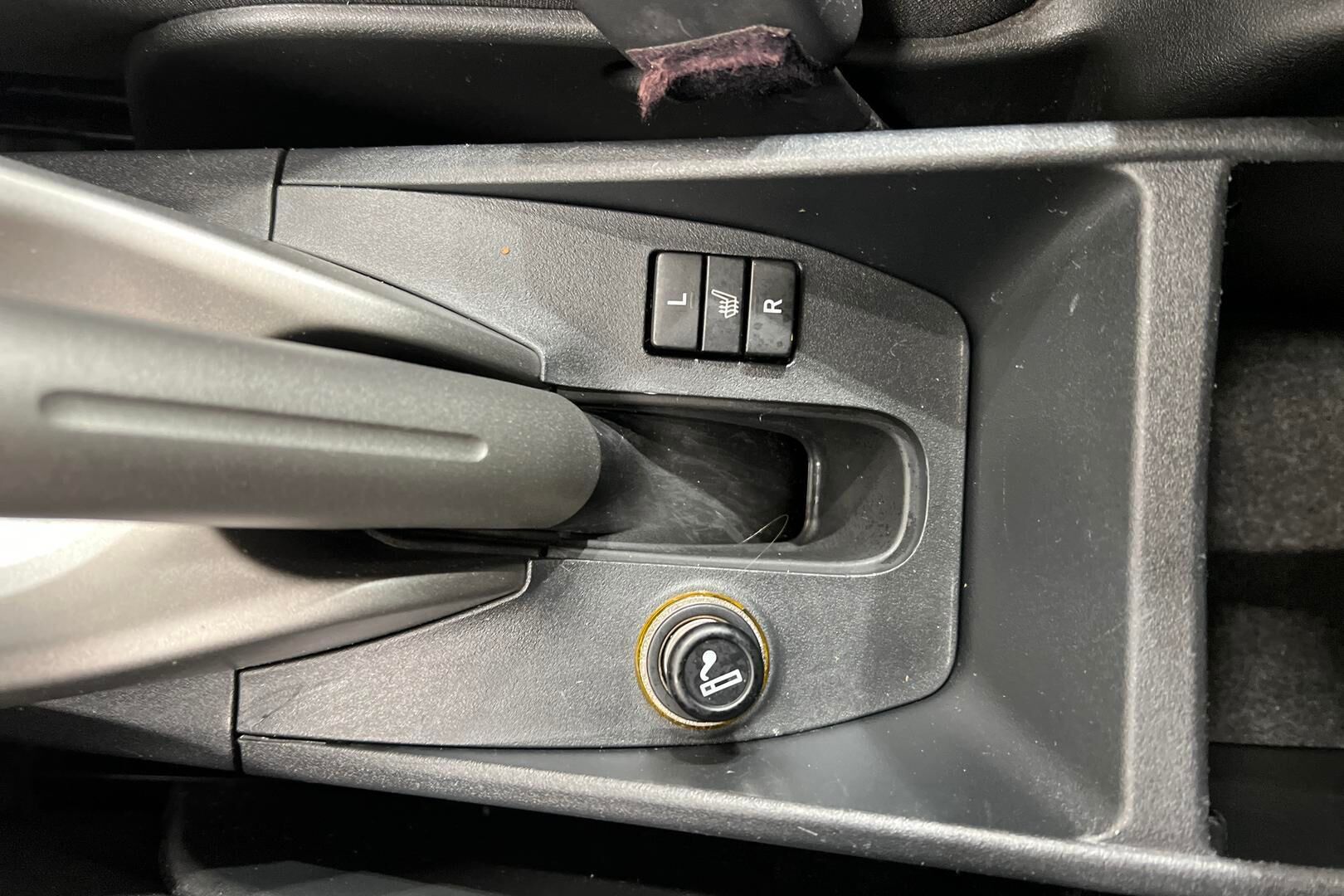 Toyota Auris iso kuva 17