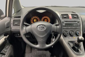 Toyota Auris esikatselu 18