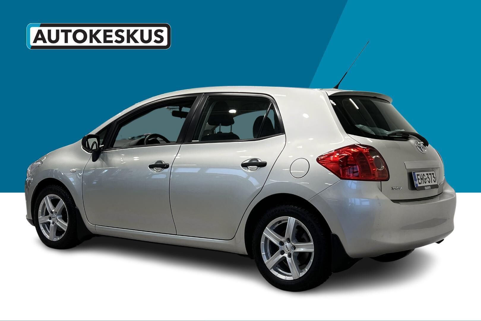 Toyota Auris iso kuva 7