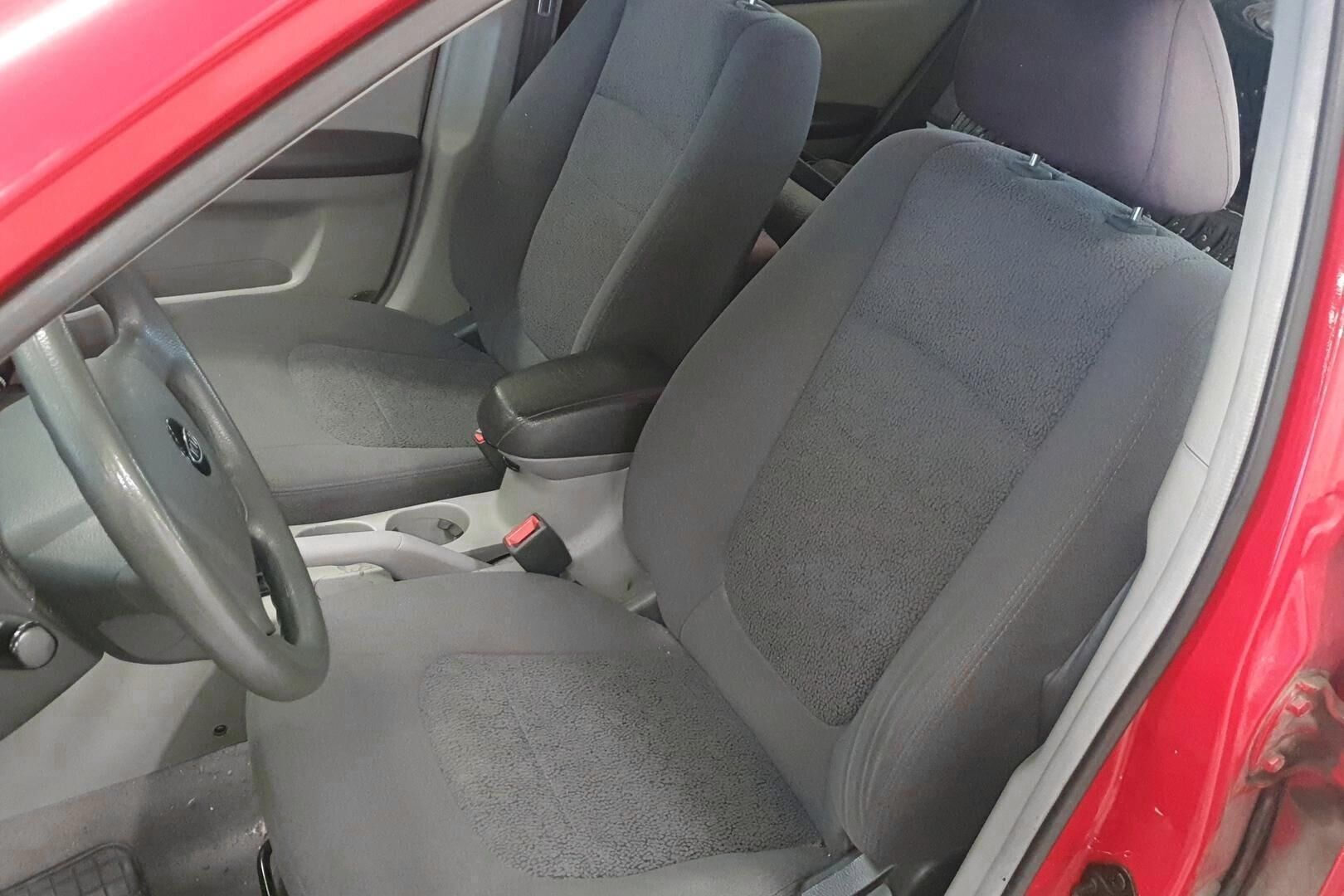 Kia Cerato iso kuva 9