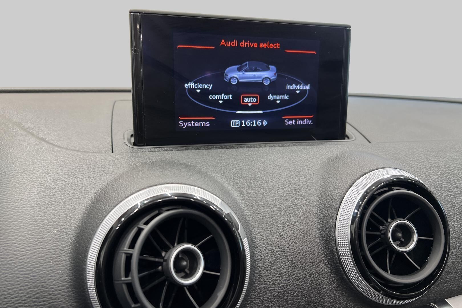 Audi A3 iso kuva 17