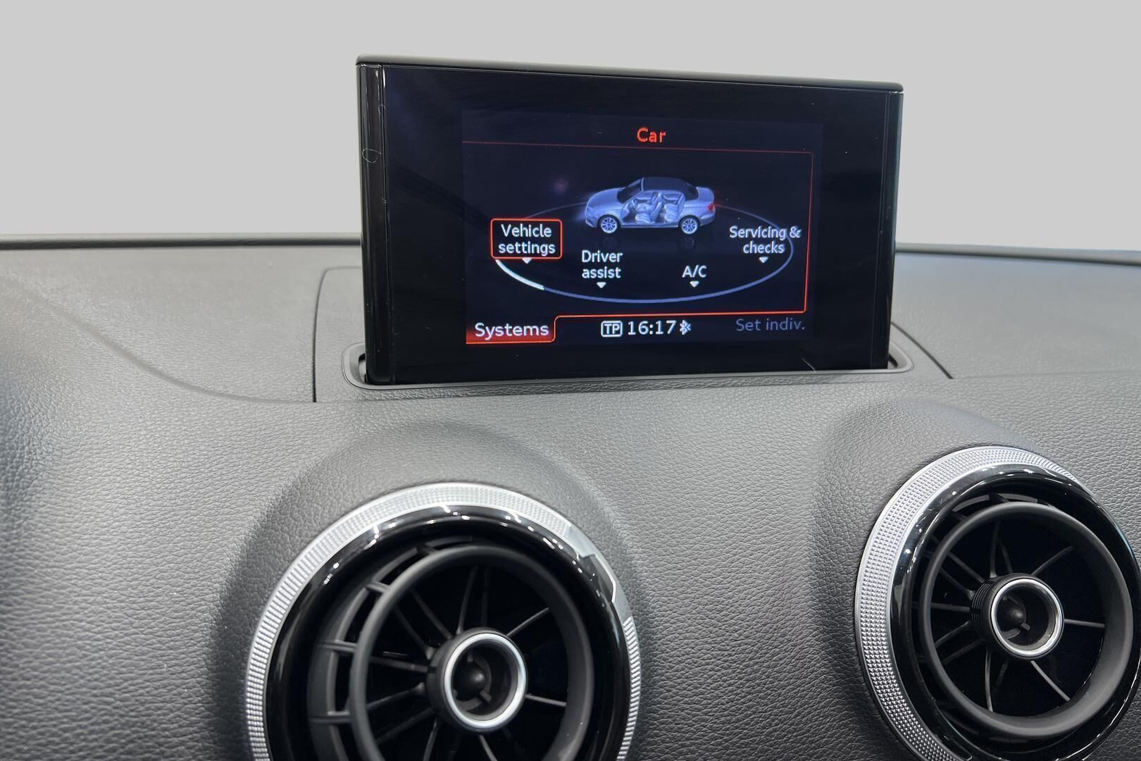 Audi A3 iso kuva 18