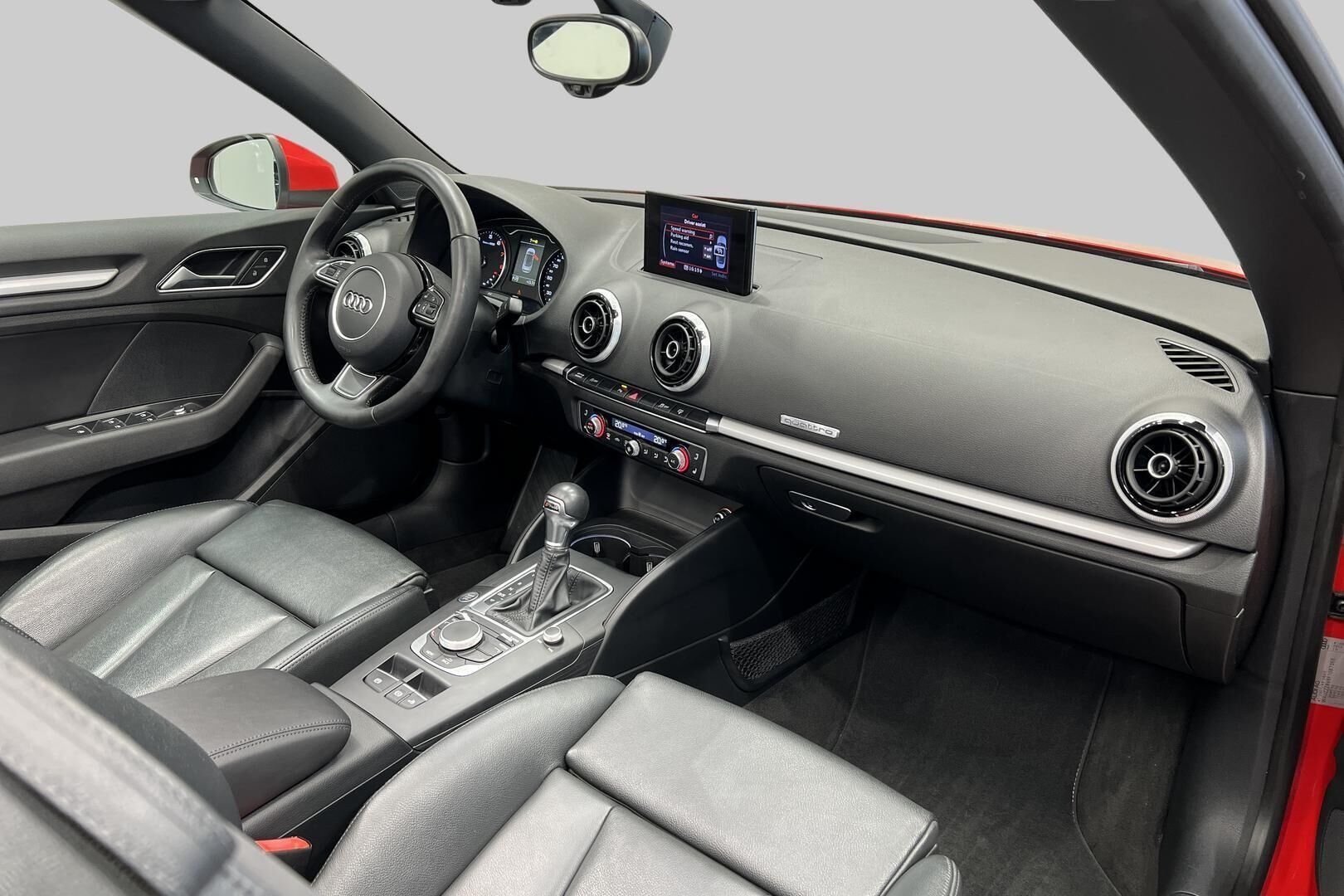 Audi A3 iso kuva 32