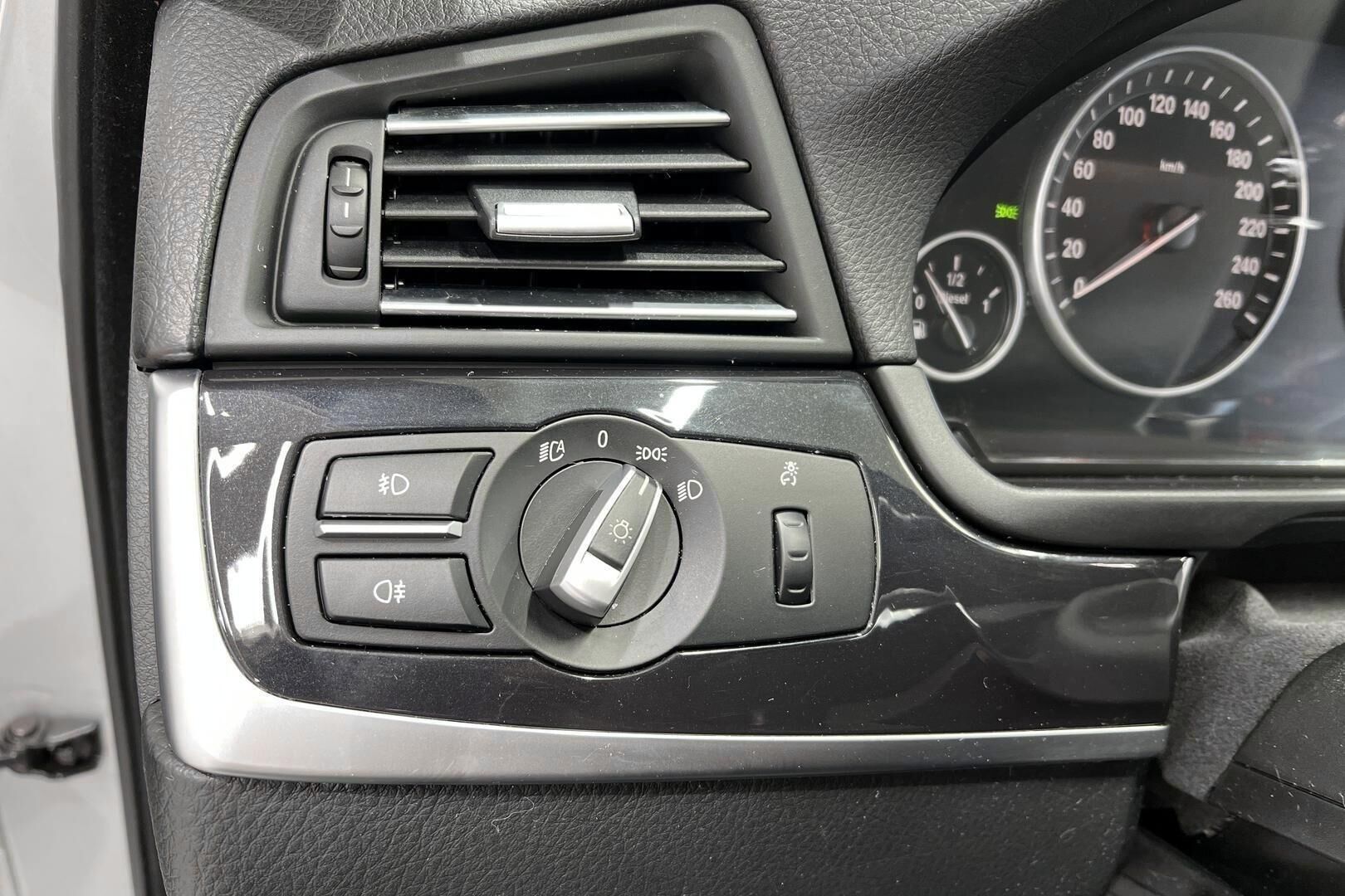 BMW 5-sarja iso kuva 24