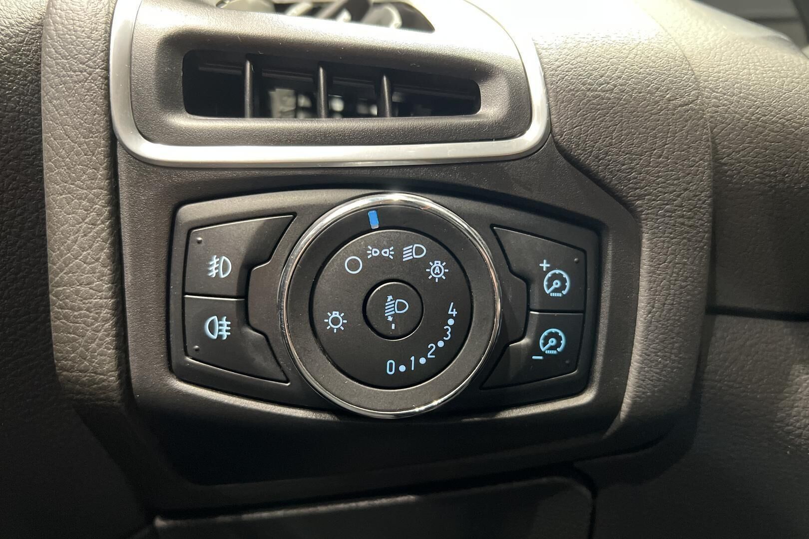 Ford Focus iso kuva 20