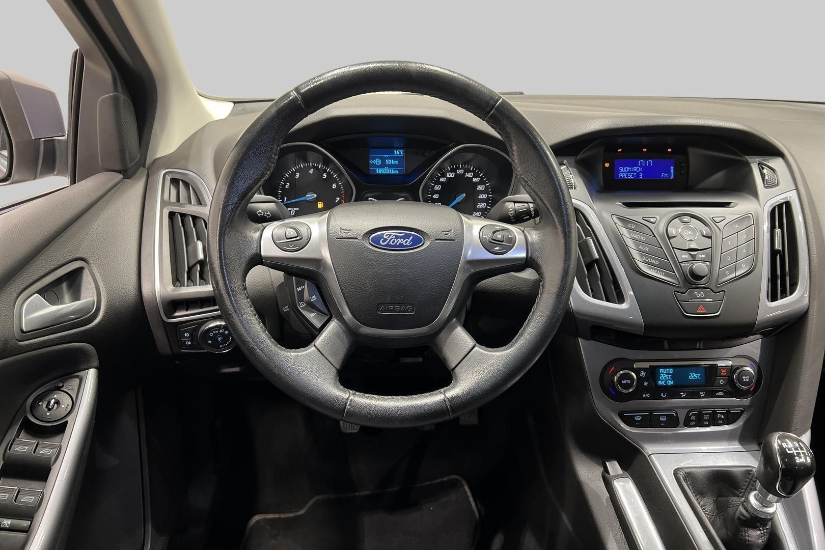 Ford Focus iso kuva 25