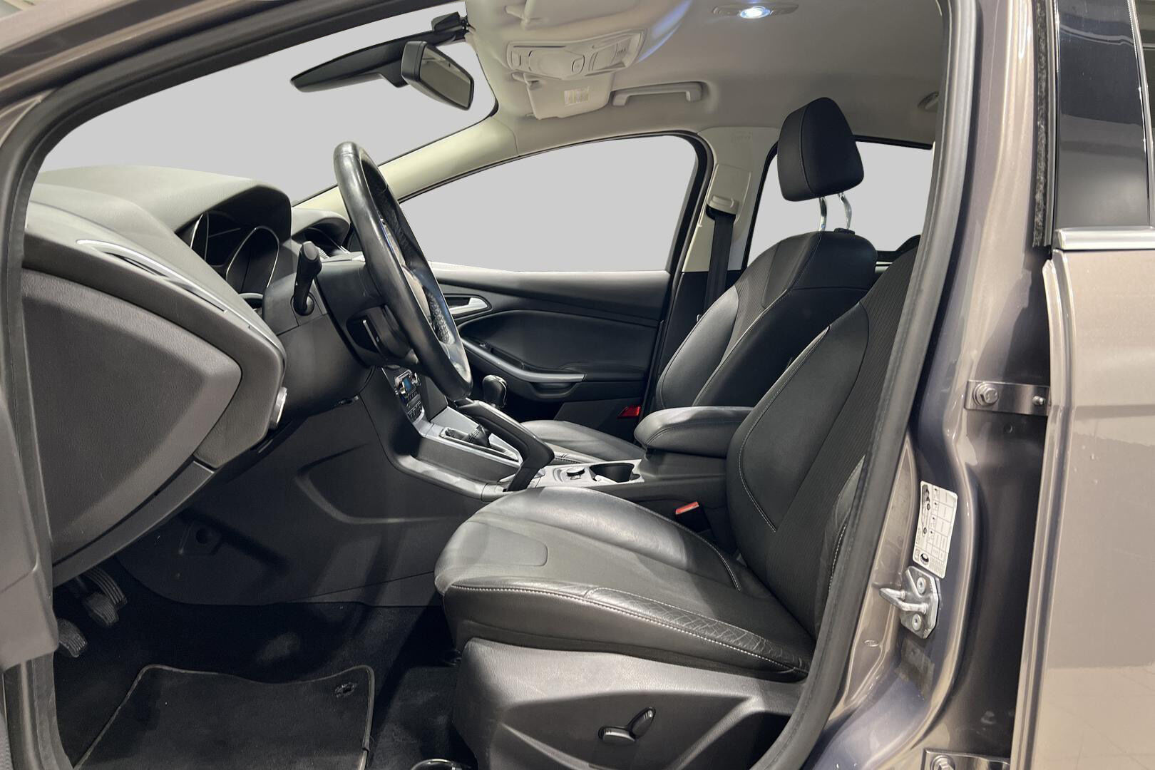 Ford Focus iso kuva 8