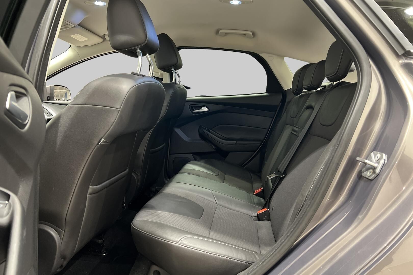 Ford Focus iso kuva 9