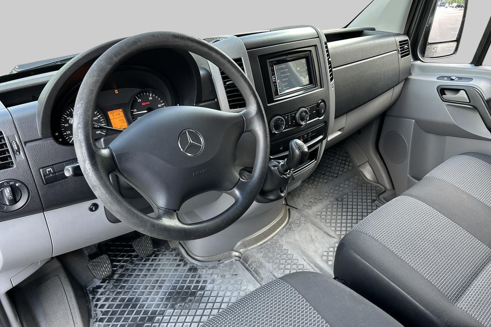 Mercedes-Benz Sprinter iso kuva 11