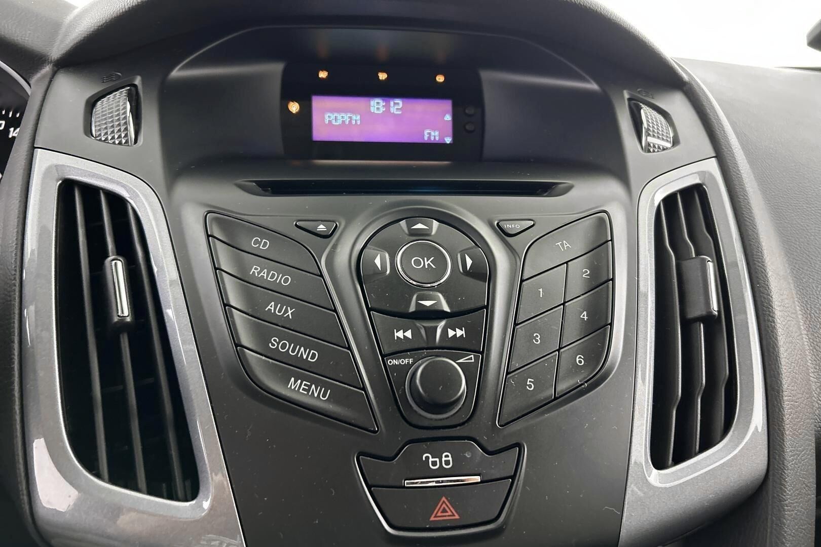 Ford Focus iso kuva 16