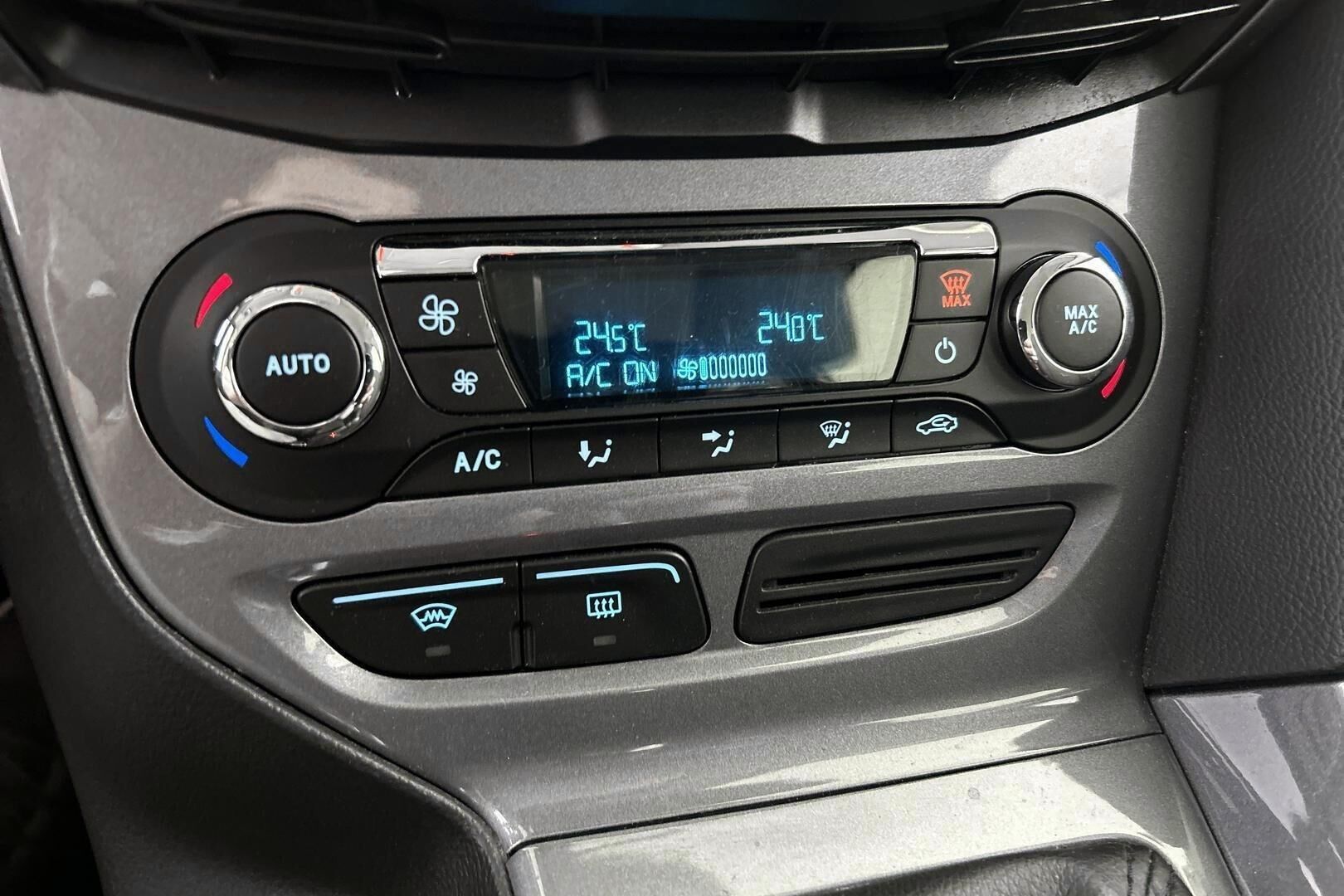 Ford Focus iso kuva 17