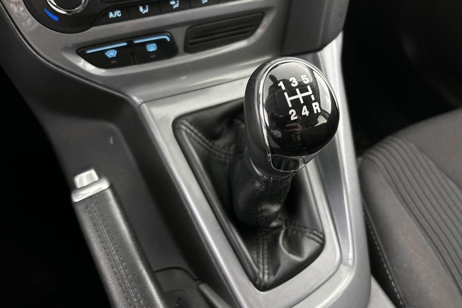 Ford Focus iso kuva 18