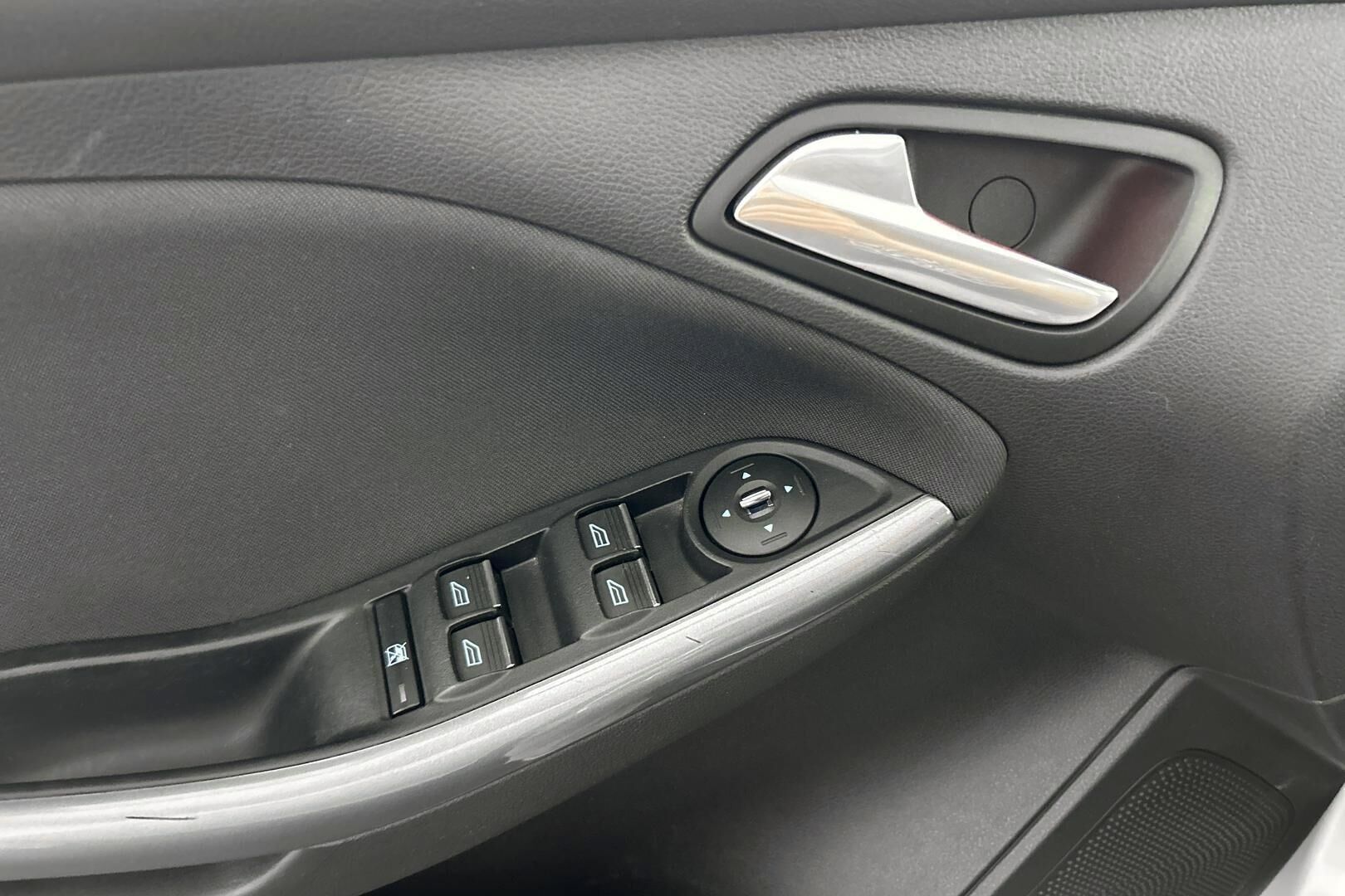 Ford Focus iso kuva 23