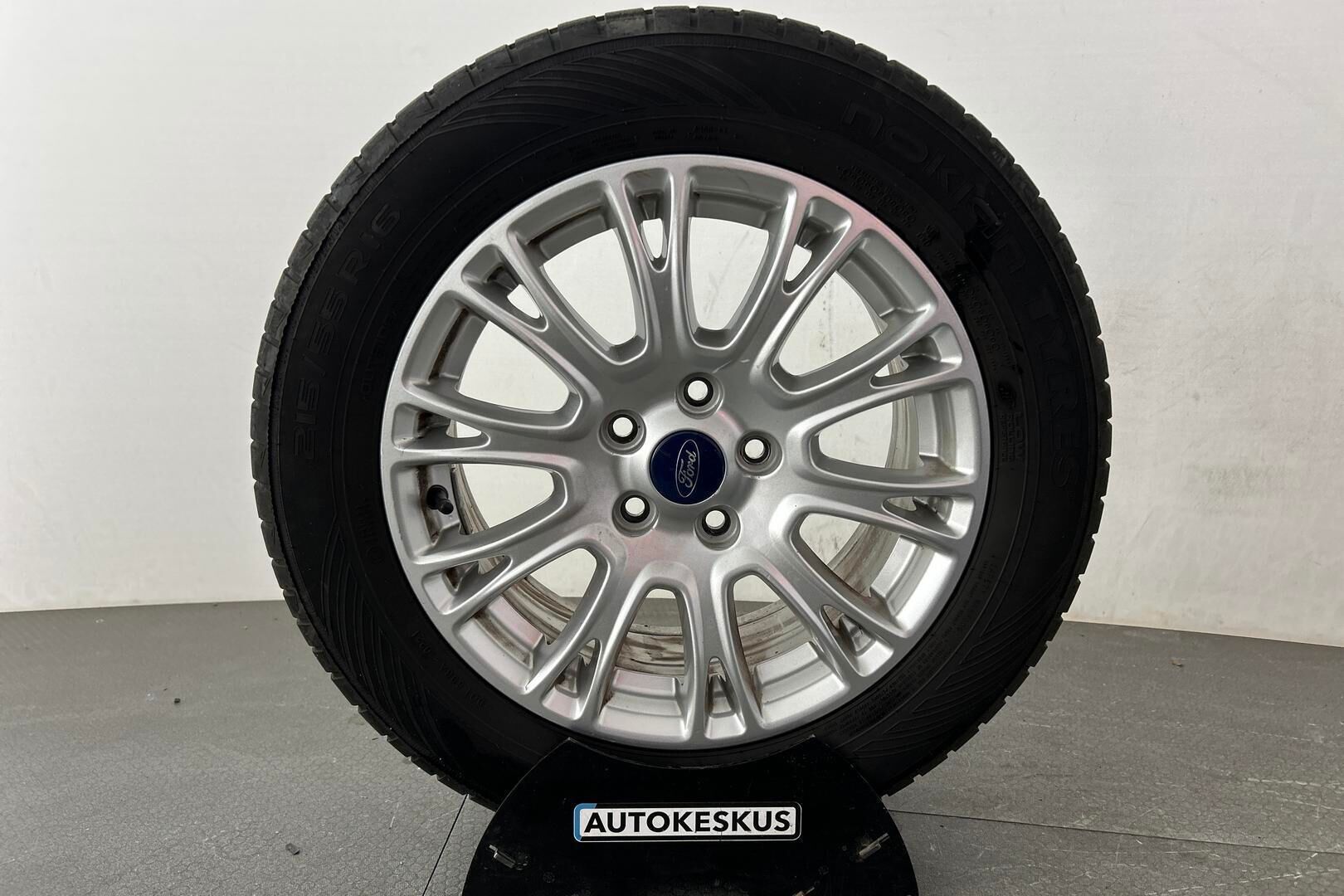 Ford Focus iso kuva 24