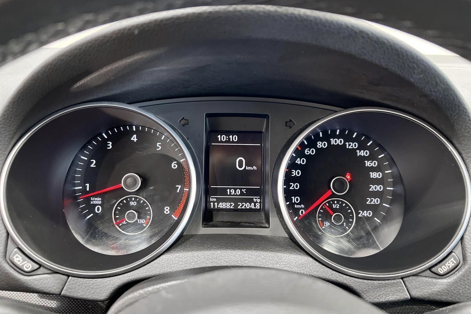 Volkswagen Golf iso kuva 11