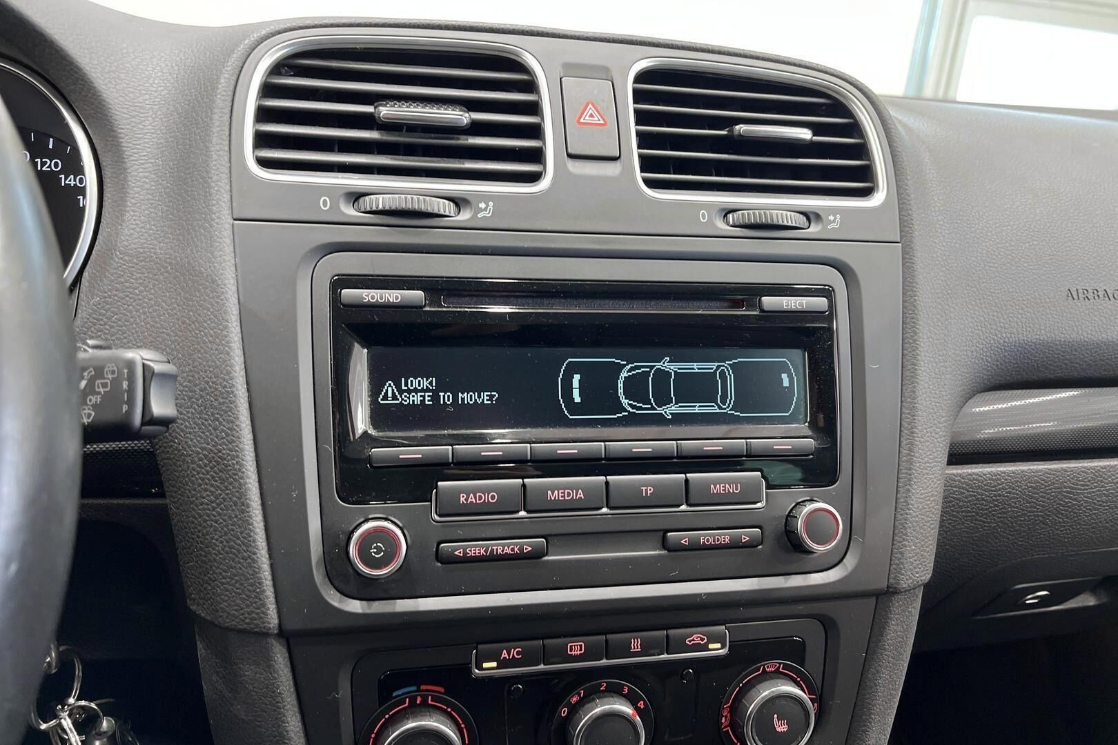 Volkswagen Golf iso kuva 12