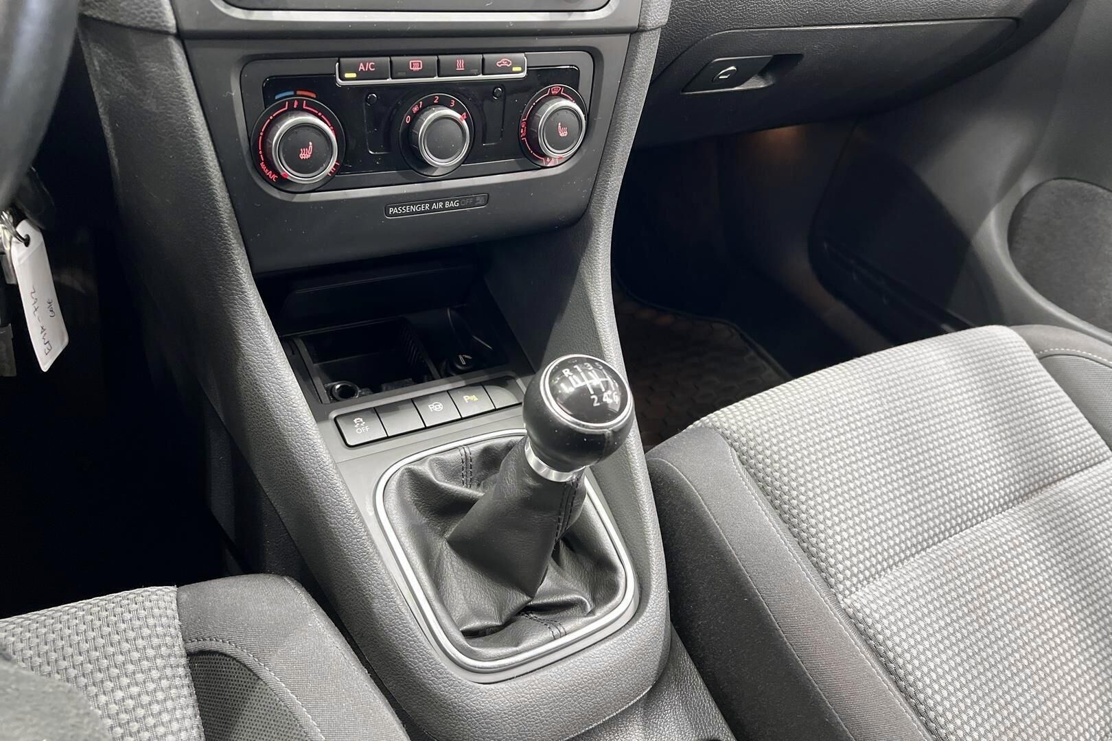 Volkswagen Golf iso kuva 13