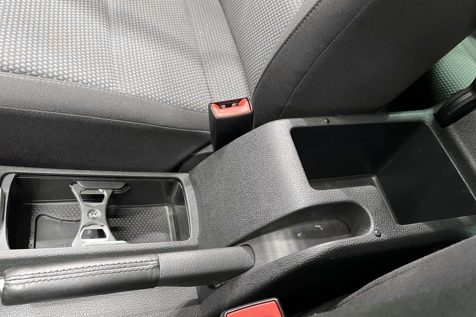 Volkswagen Golf iso kuva 14