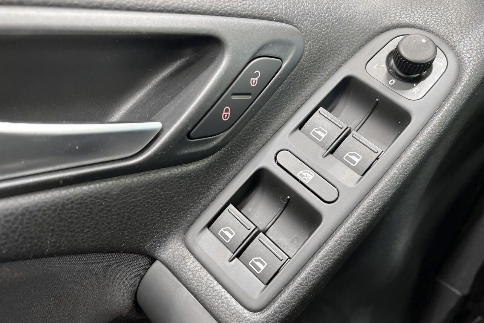 Volkswagen Golf iso kuva 17