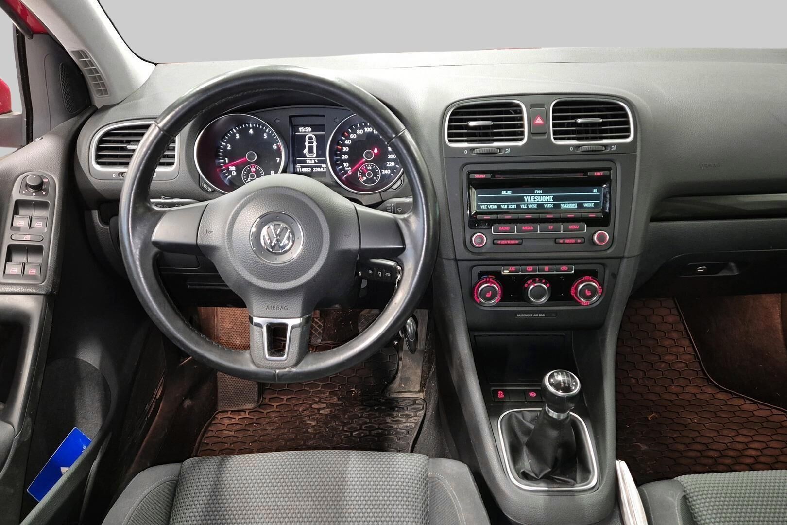 Volkswagen Golf iso kuva 2