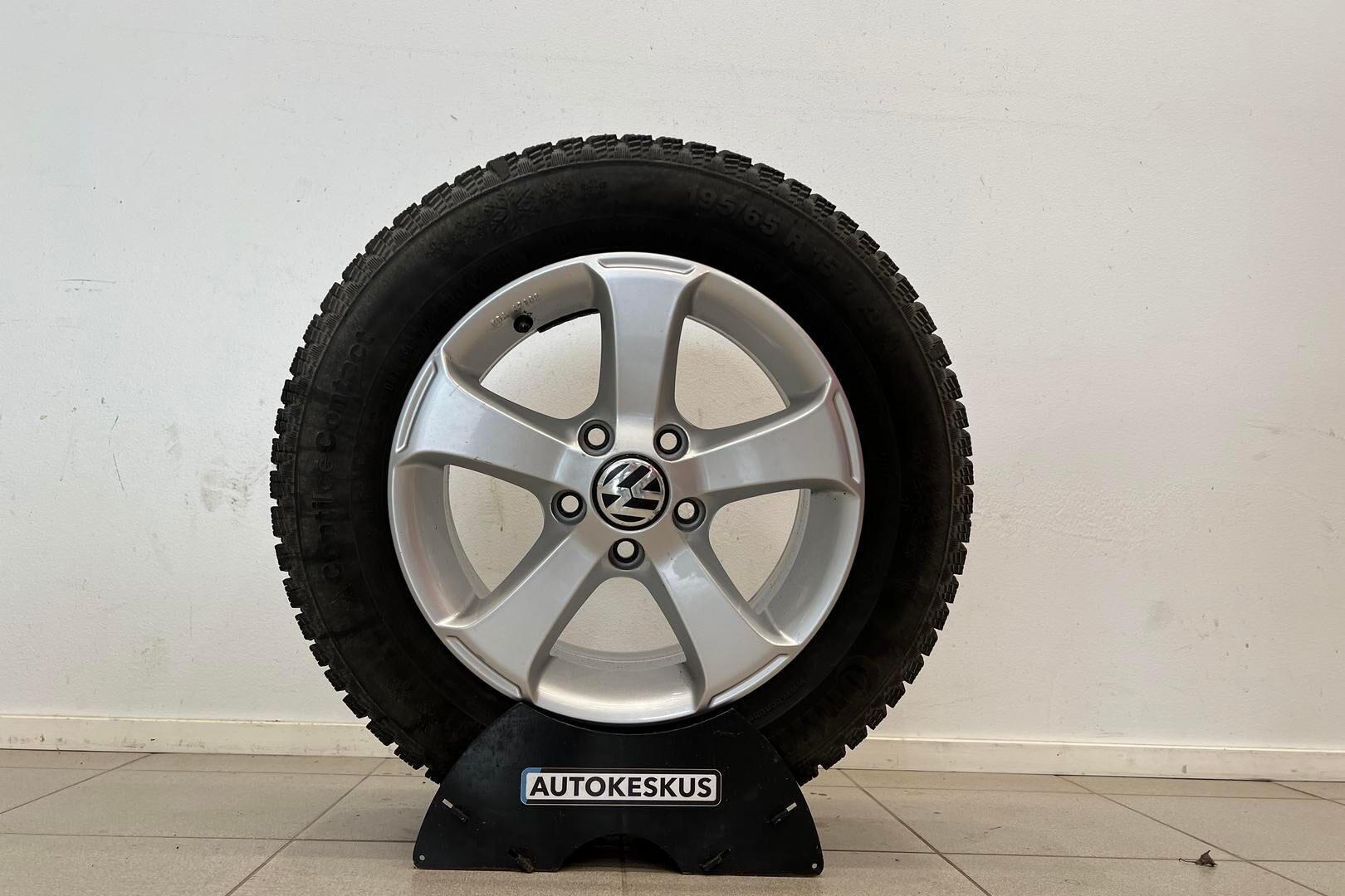 Volkswagen Golf iso kuva 20