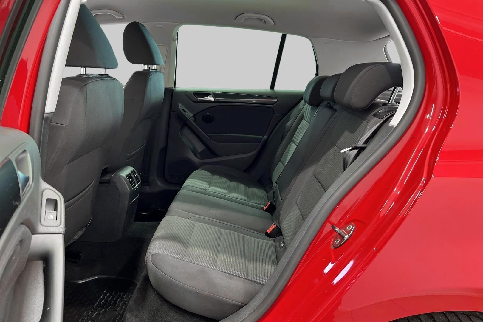 Volkswagen Golf iso kuva 7