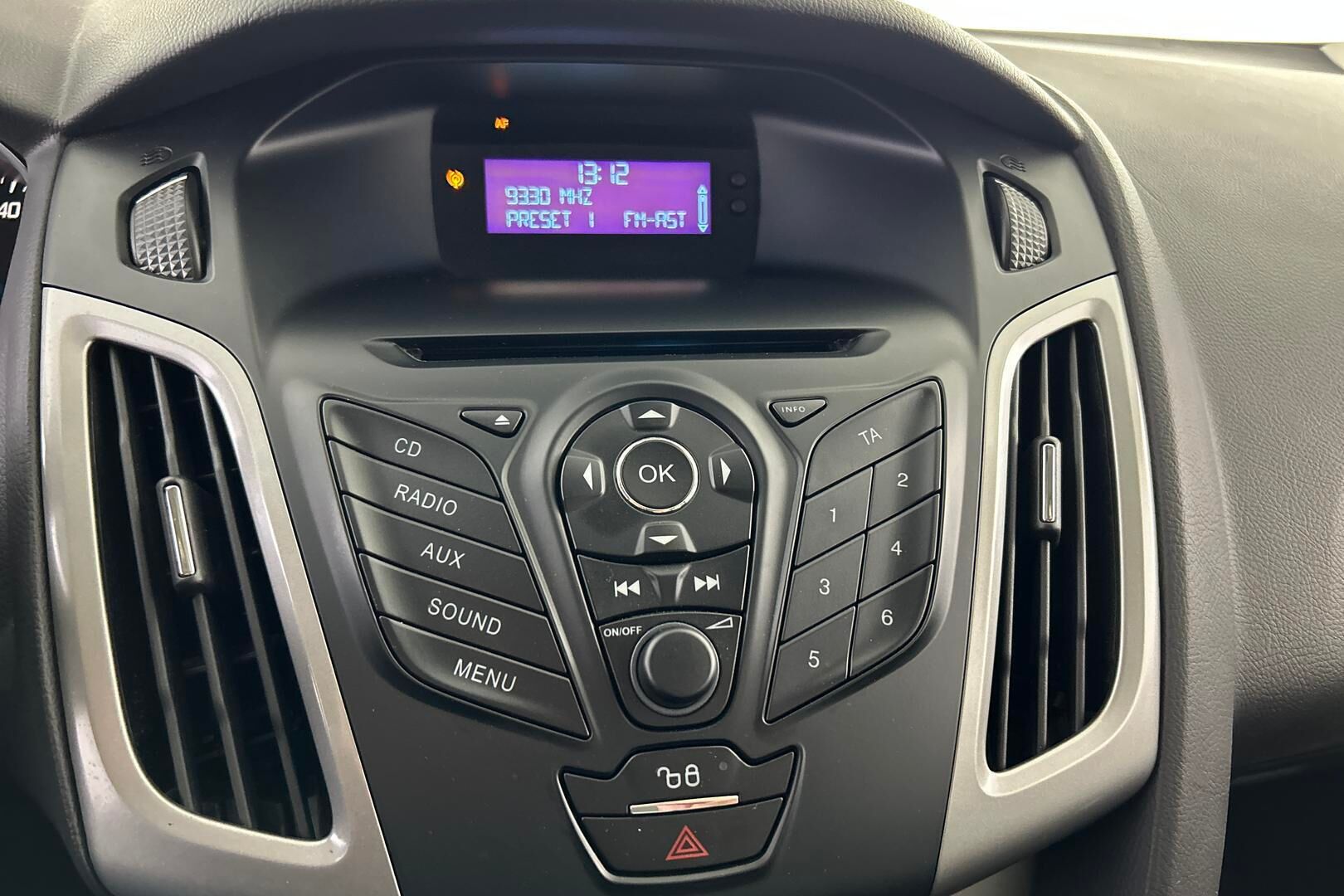 Ford Focus iso kuva 16