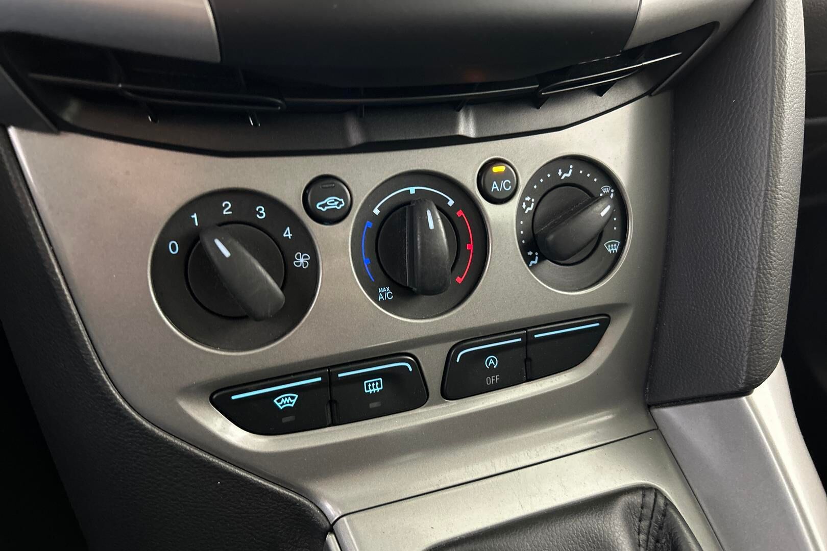 Ford Focus iso kuva 17