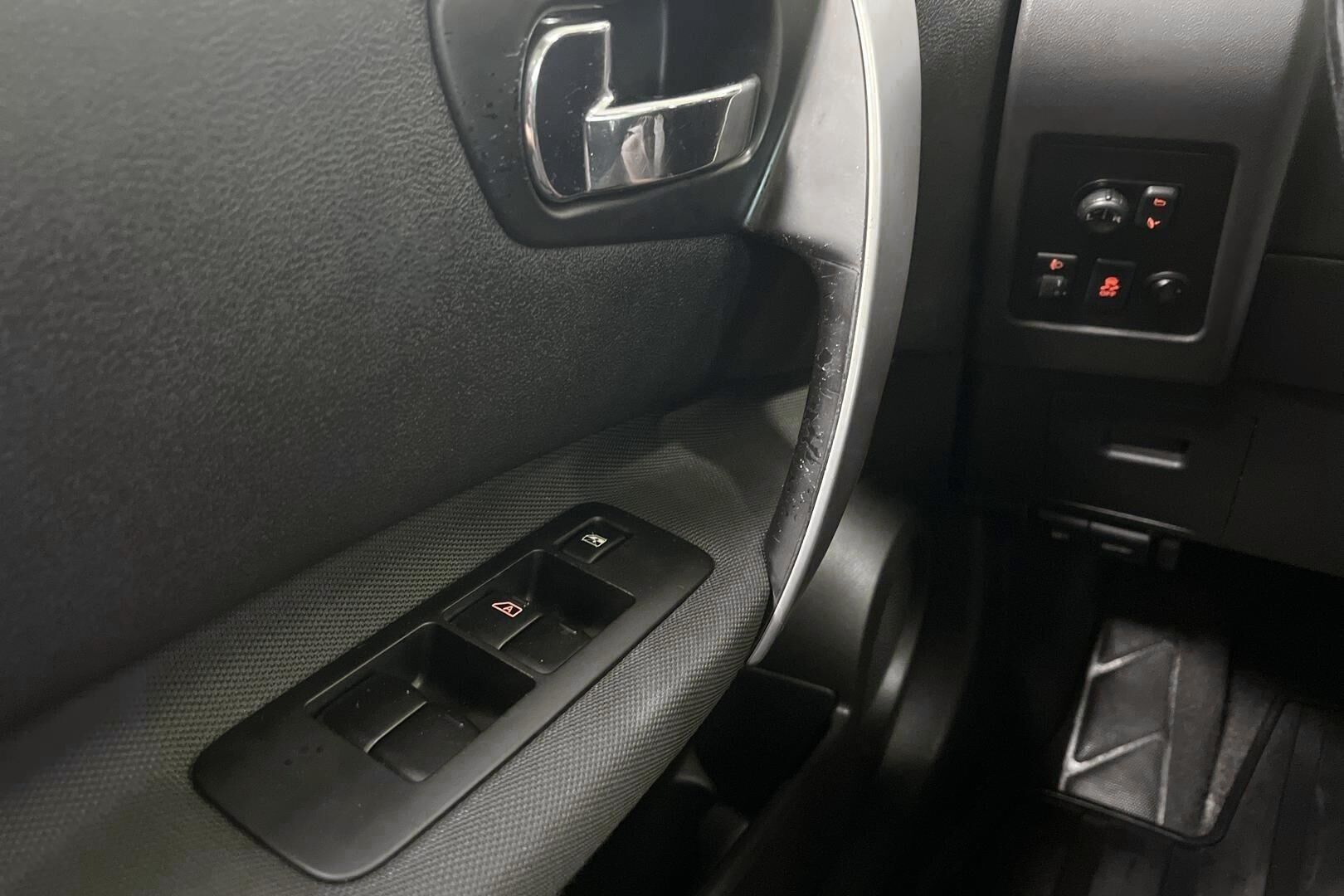 Nissan Qashqai+2 iso kuva 22