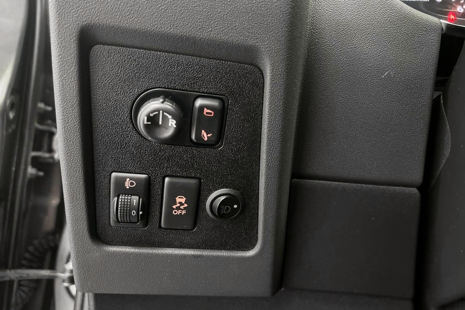 Nissan Qashqai+2 iso kuva 23