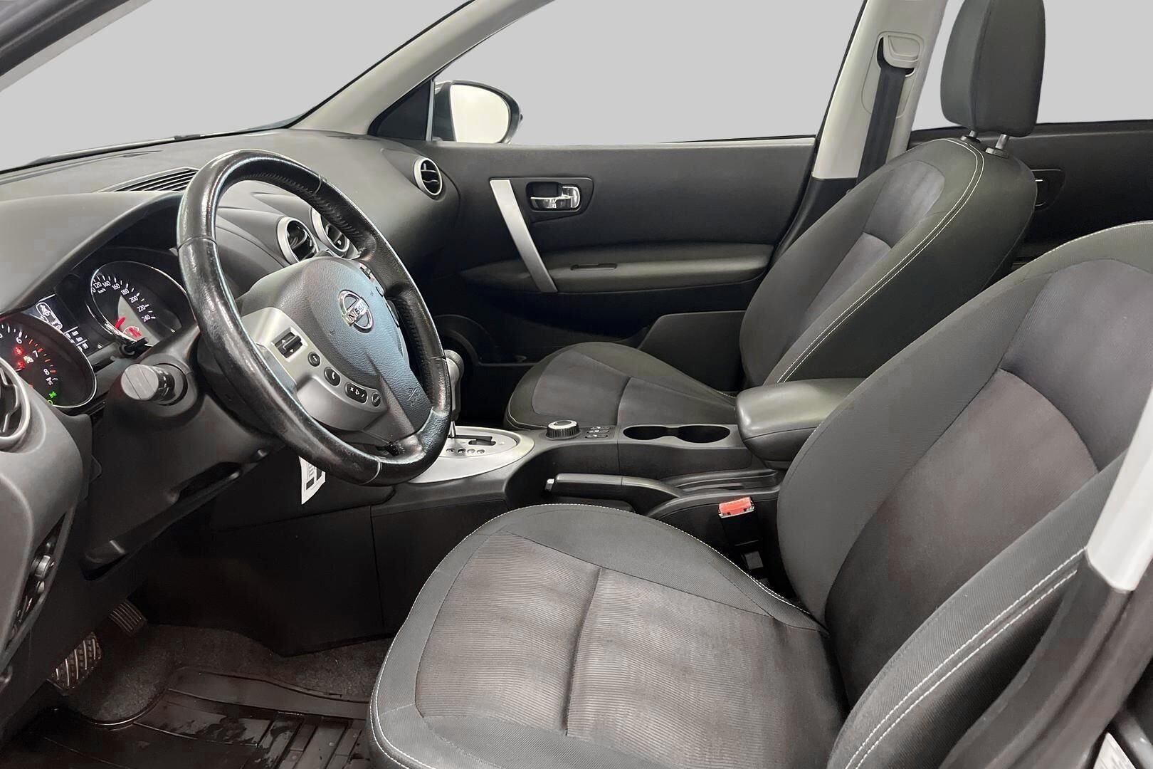 Nissan Qashqai+2 iso kuva 9