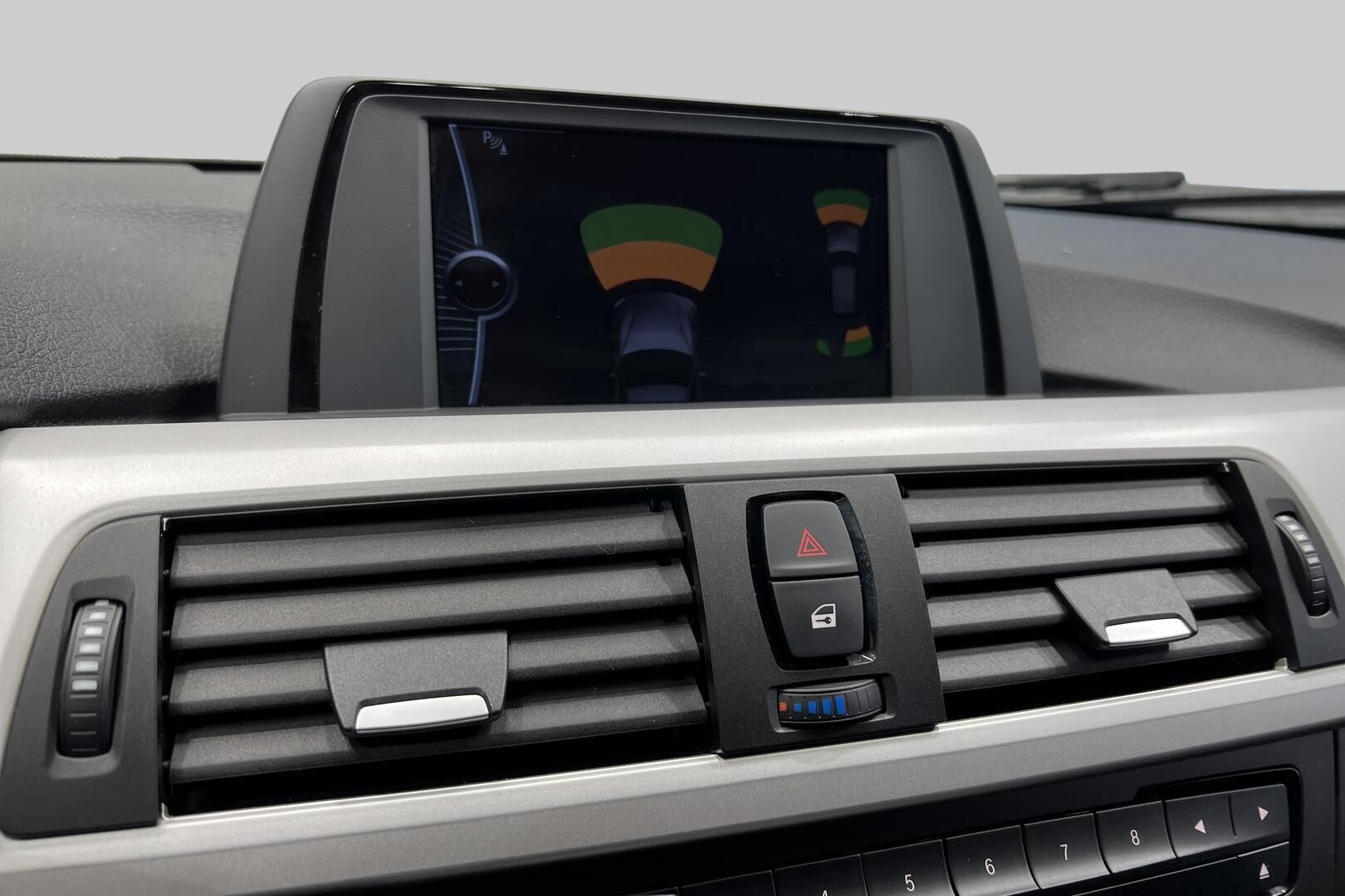 BMW 3-SARJA iso kuva 14