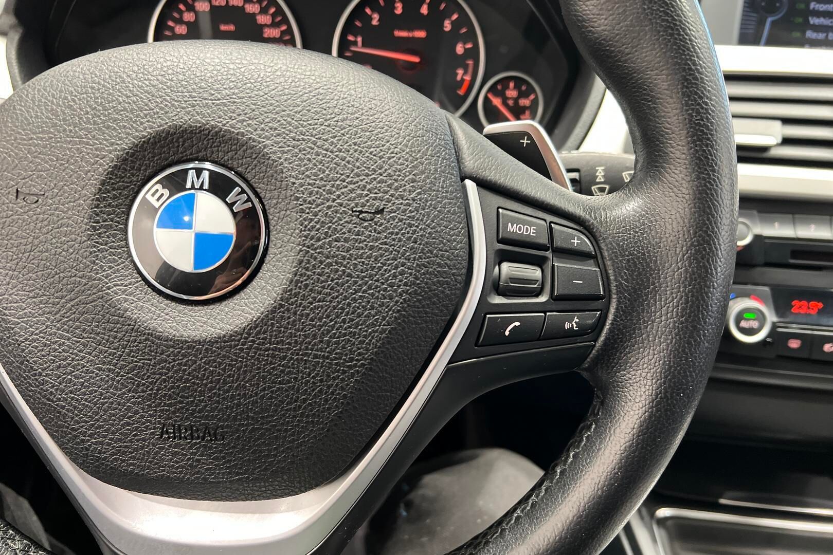 BMW 3-SARJA iso kuva 23