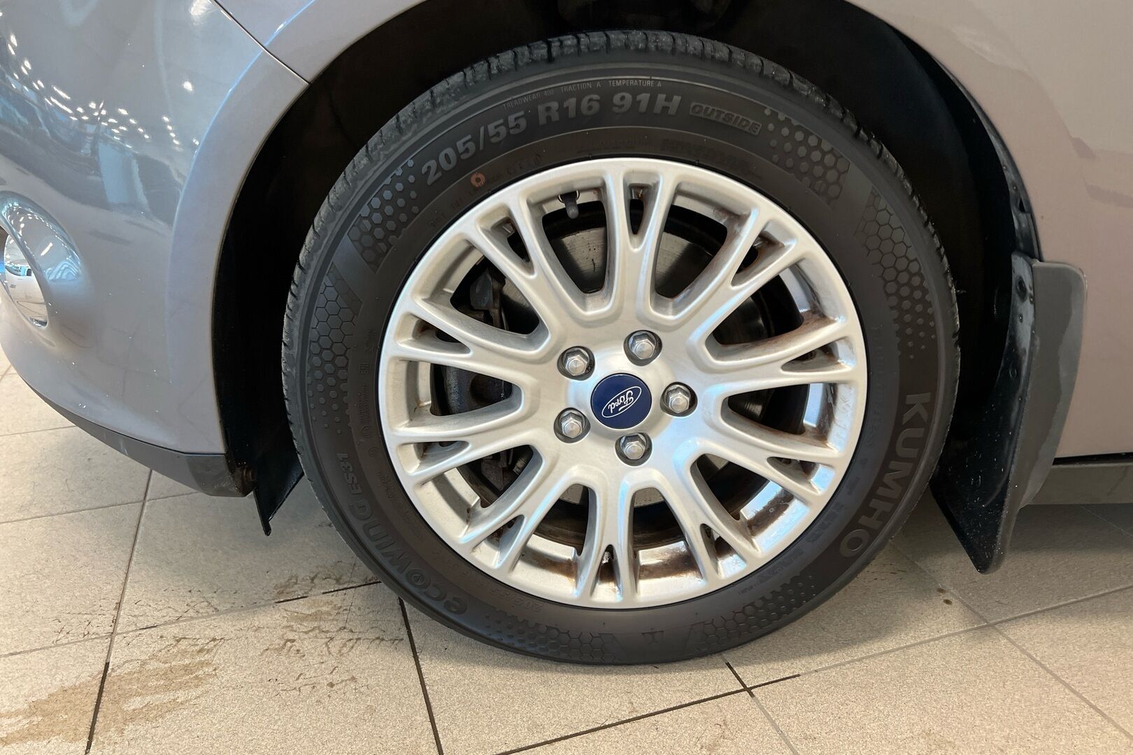 Ford Focus iso kuva 10