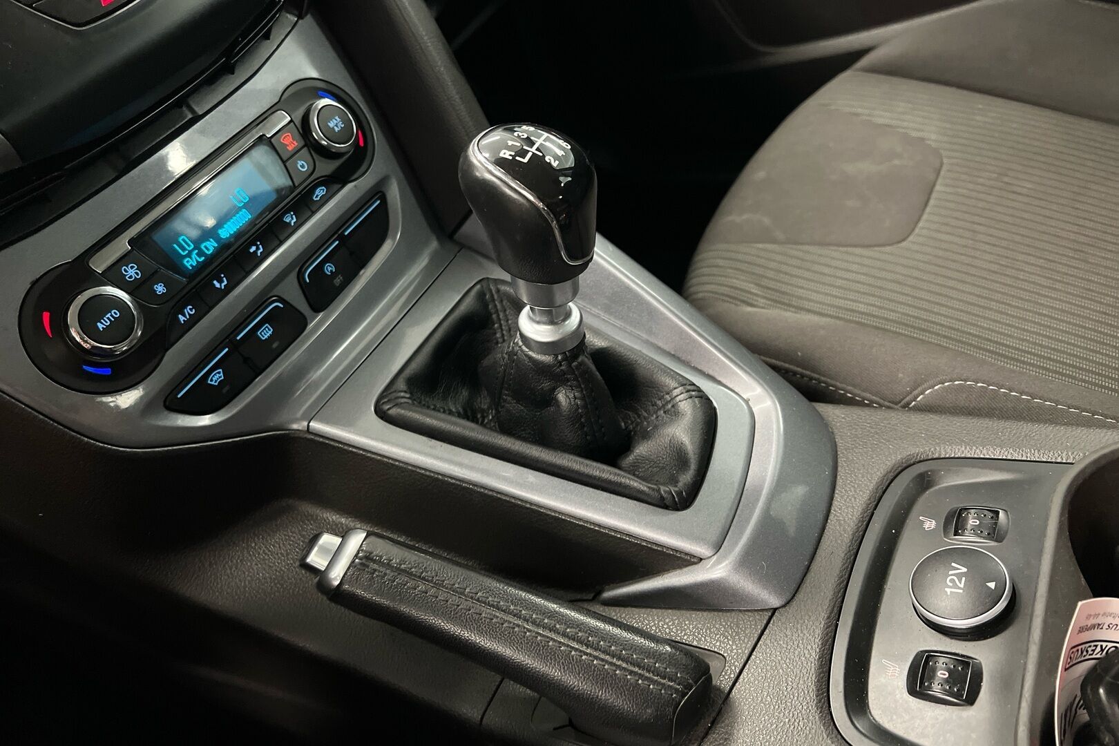 Ford Focus iso kuva 13