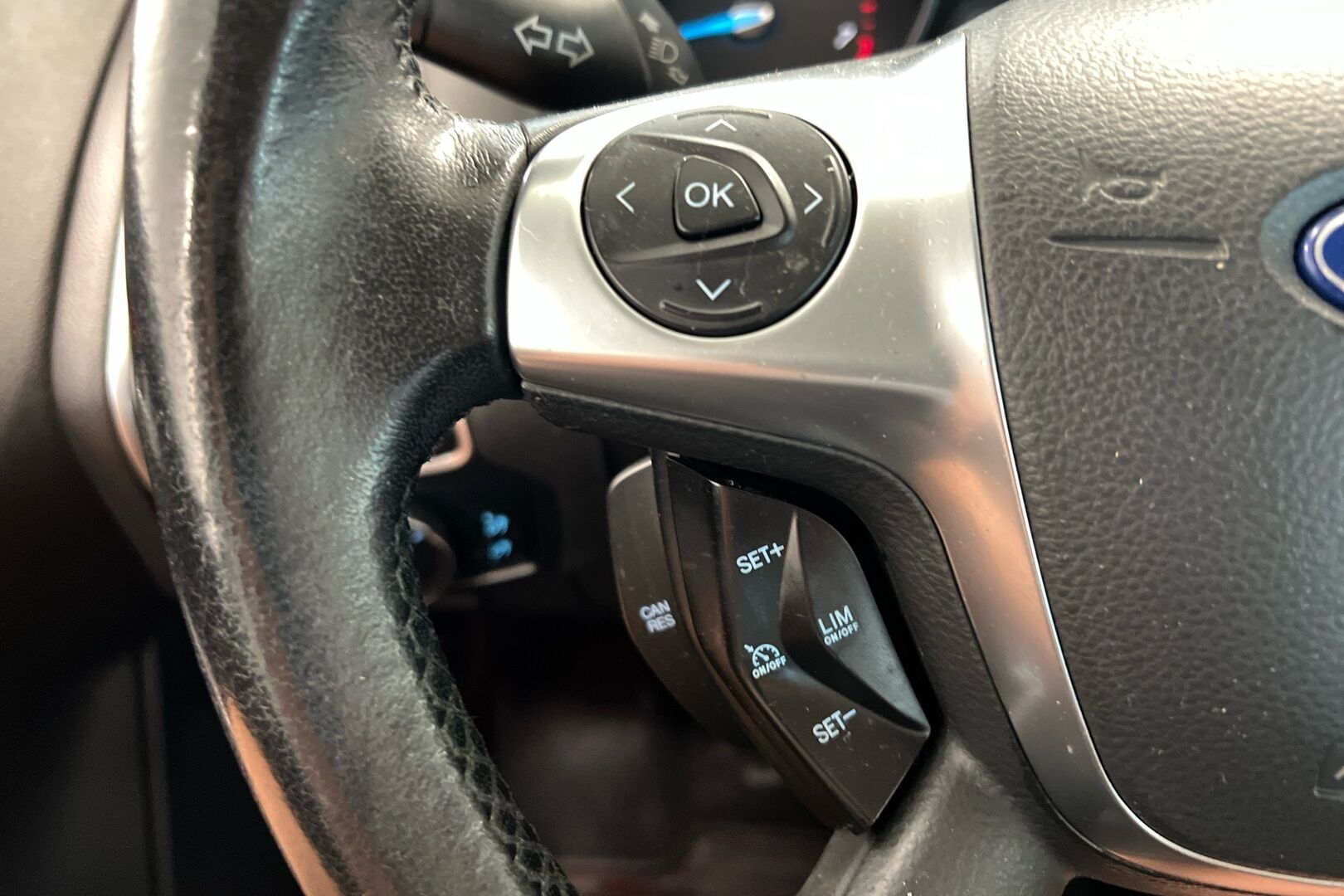 Ford Focus iso kuva 14