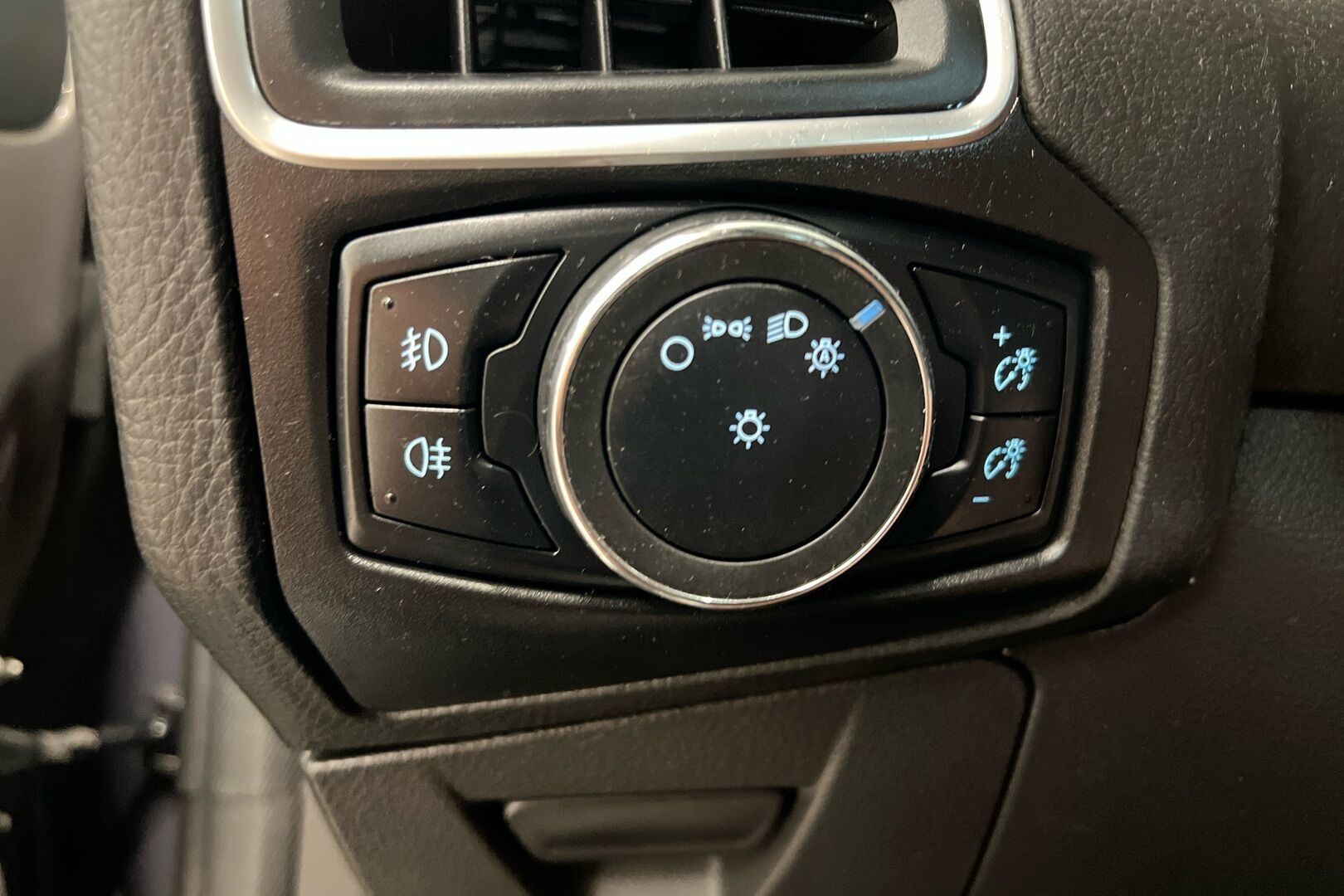 Ford Focus iso kuva 16