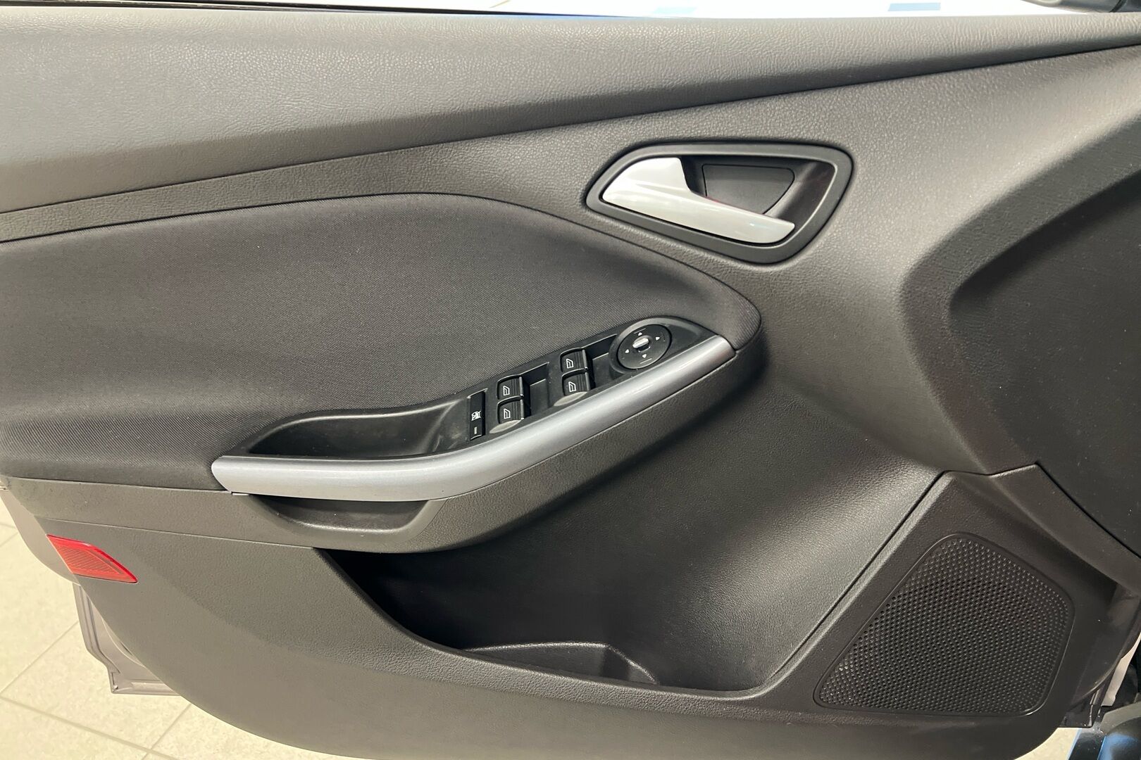Ford Focus iso kuva 17
