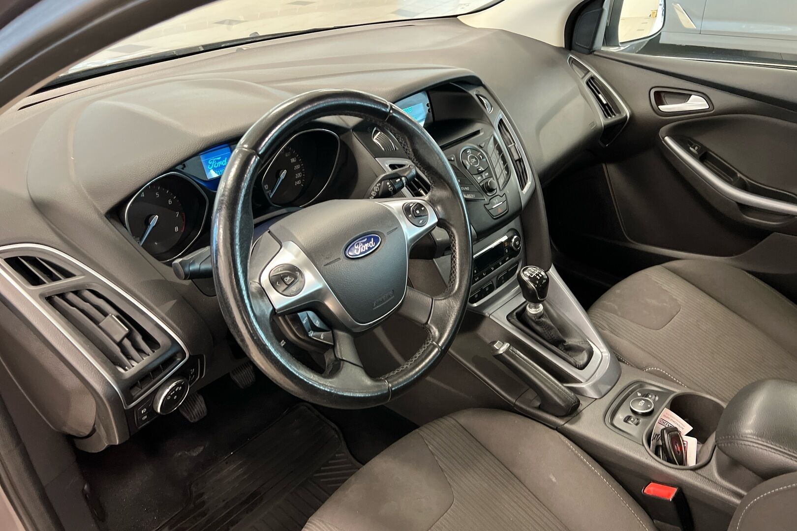 Ford Focus iso kuva 6