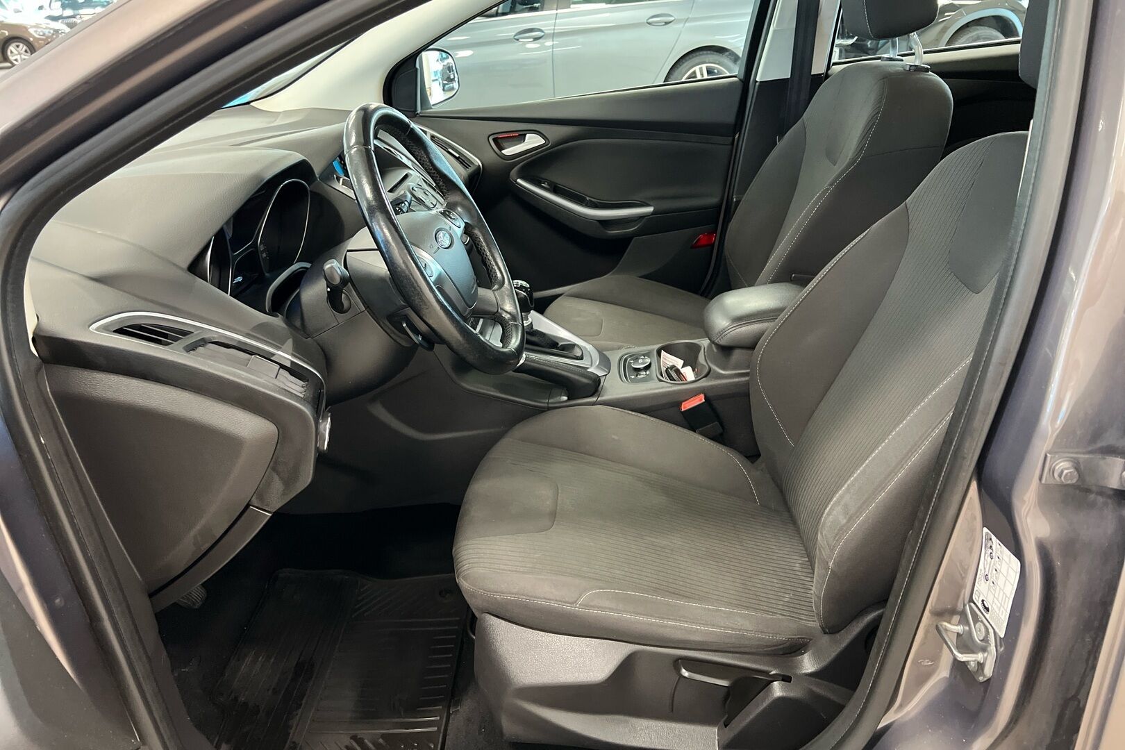 Ford Focus iso kuva 7