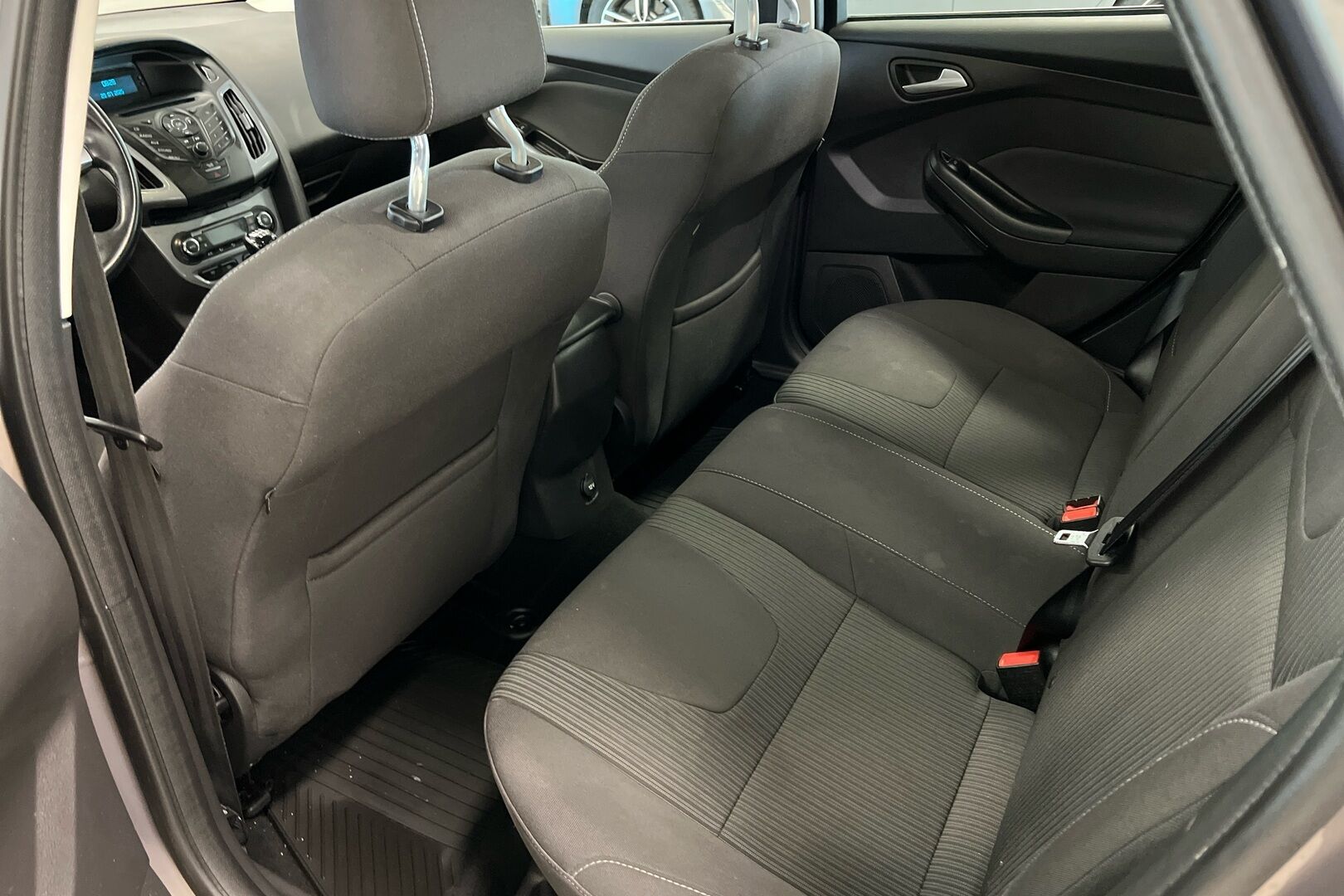 Ford Focus iso kuva 8