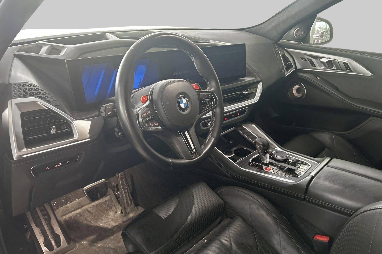 BMW XM iso kuva 1